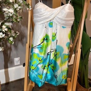 White abstract print strapless dress